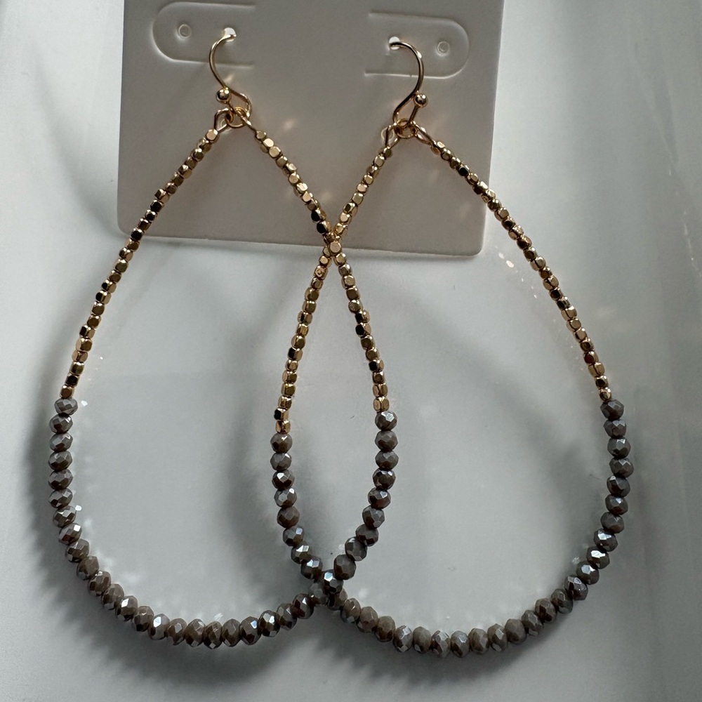 NWOT Elegant Gold and Grey Beaded Teardrop Earrings